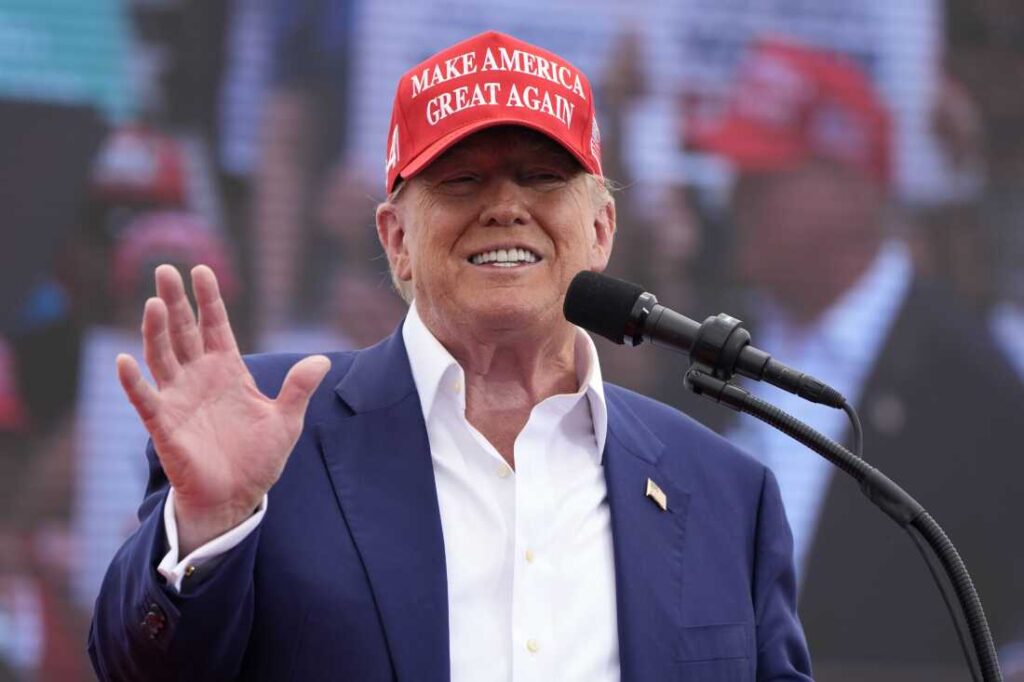 Donald Trump memberikan taraf baru untuk Pajak Layanan Digital