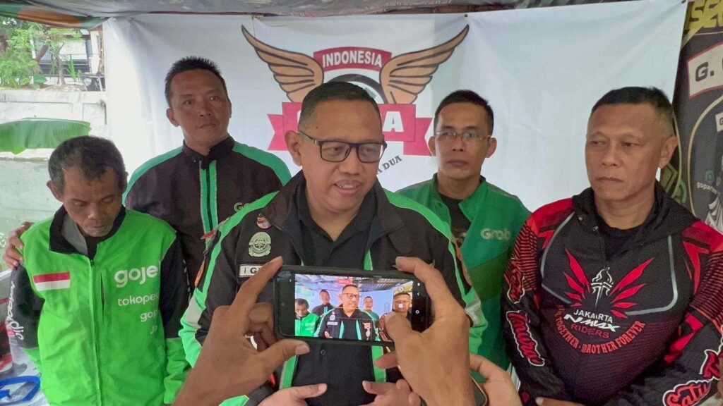 Garda Indonesia (Organisasi ojol) menurunkan massa untuk aksi unjuk rasa