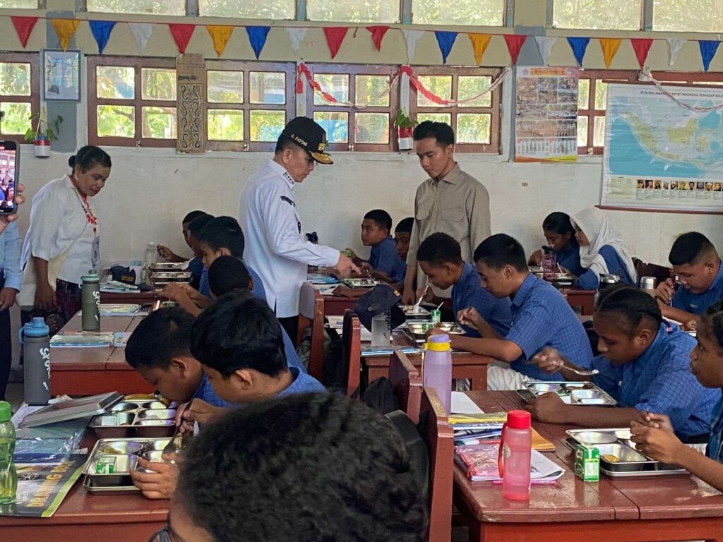 Wakil Presiden tinjau MBG di SMP Negeri 2 Sentani