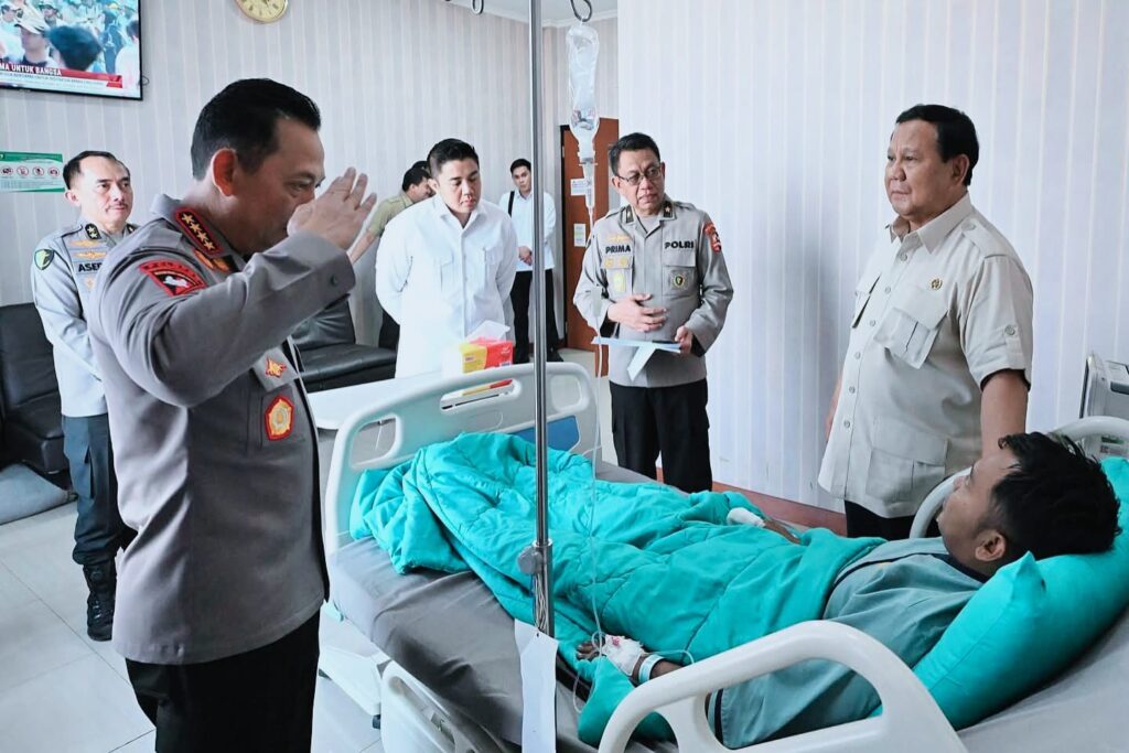Polisi menjadi korban demo dan dijenguk Presiden RI, Prabowo Subianto