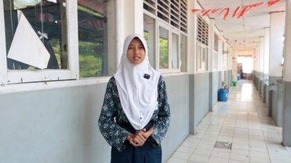 Hirsin Octarina Achmad Siswi berprestasi yang terbantu oleh program revitalisasi sekolah