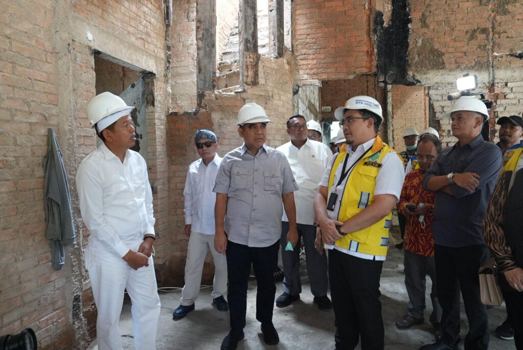 Ahmad Muzani tinjau Mess MPR RI yang terbakar akibat aksi demonstran pada tanggal 31