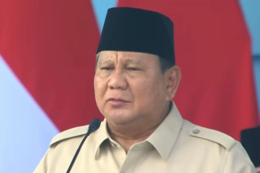 Ilustrasi penyampaian opini tentang kepemimpinan dalam TNI dari Prabowo