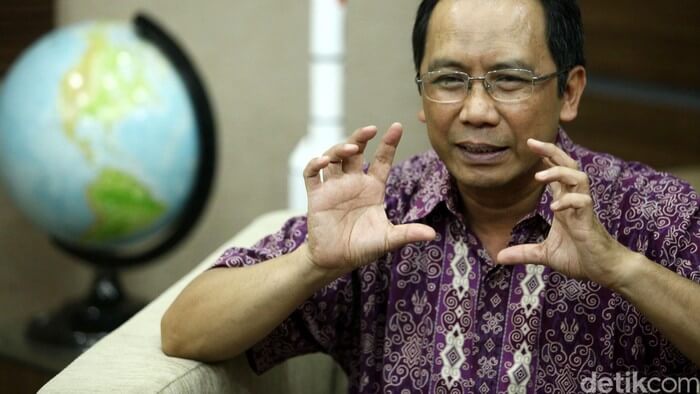 Ilustrasi Thomas Djamaludin sampaikan opini tentang meteor di Cirebon